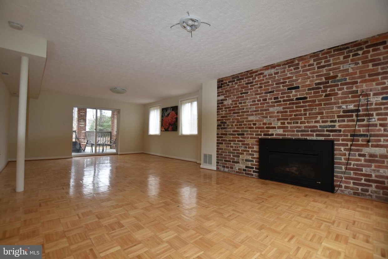 Primary Photo - 5009 Del Ray Ave
