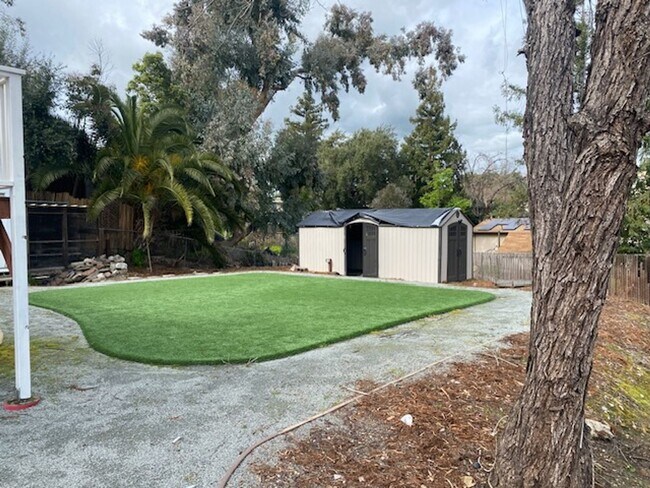 Building Photo - Cute home in Benicia near town!