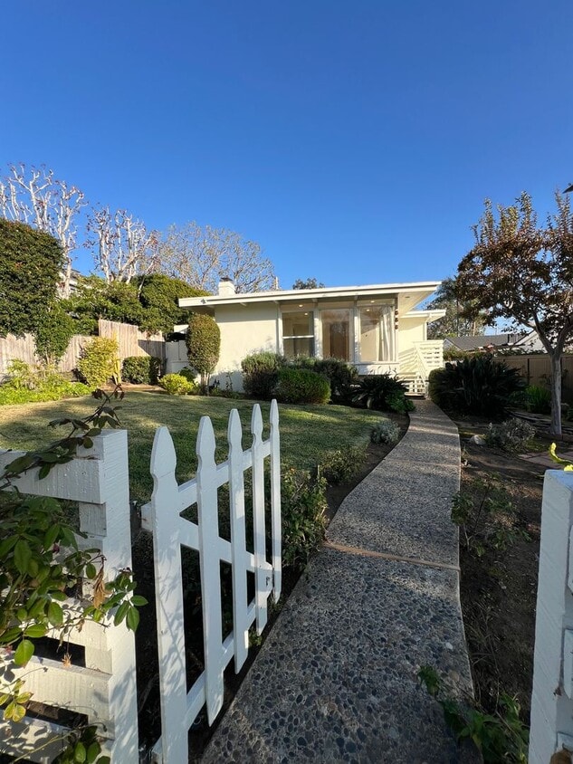 Foto principal - Laguna Beach Cottage Home 2 Bed 1 Bath