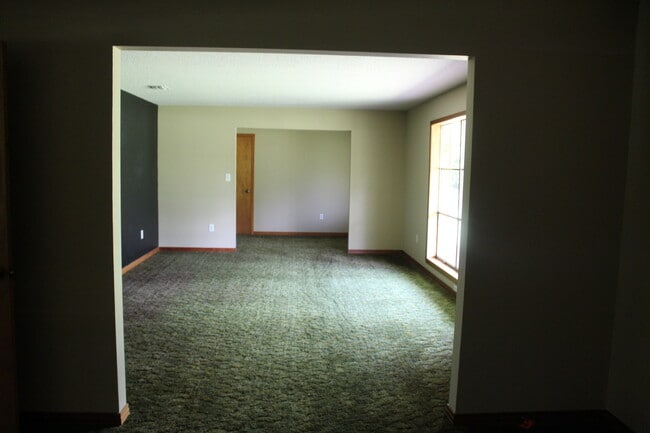 Foto del edificio - 185 Luther Davis Rd