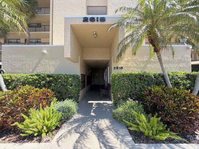 Foto del edificio - "Charming Clearwater Retreat: Cozy Studio Condo with Scenic Views at Cove Cay!"