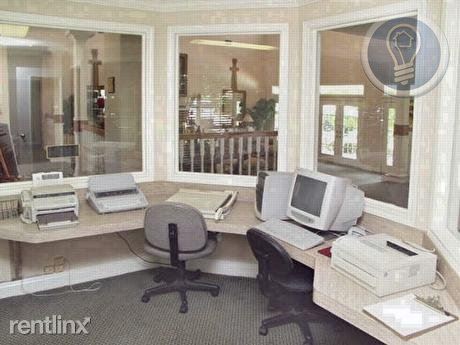 Foto principal - 14000 Renaissance Ct