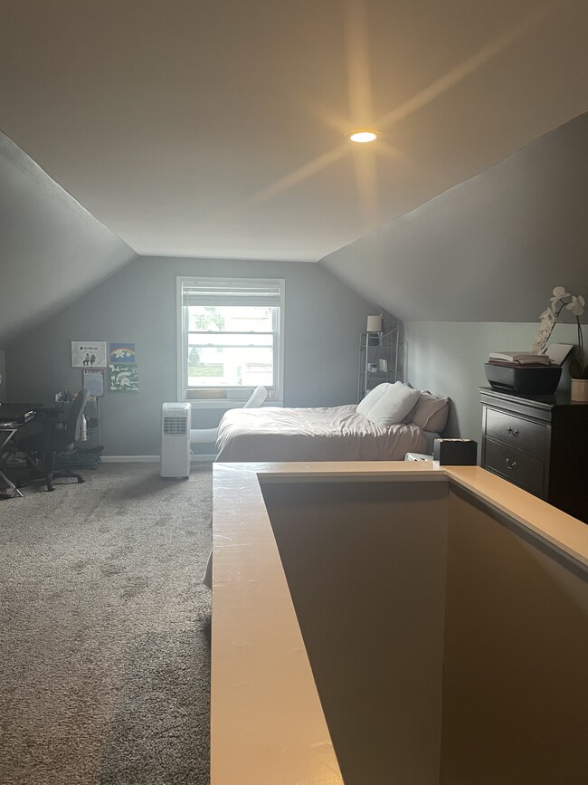 Master bedroom - 2714 Rochester Rd