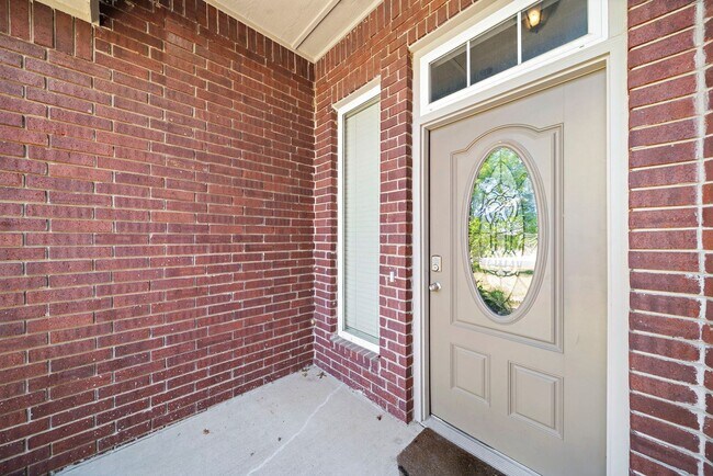 Building Photo - Amazing 5 Bedroom Home in Owasso!