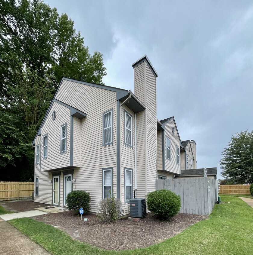 Foto principal - 701 Gemstone Ln