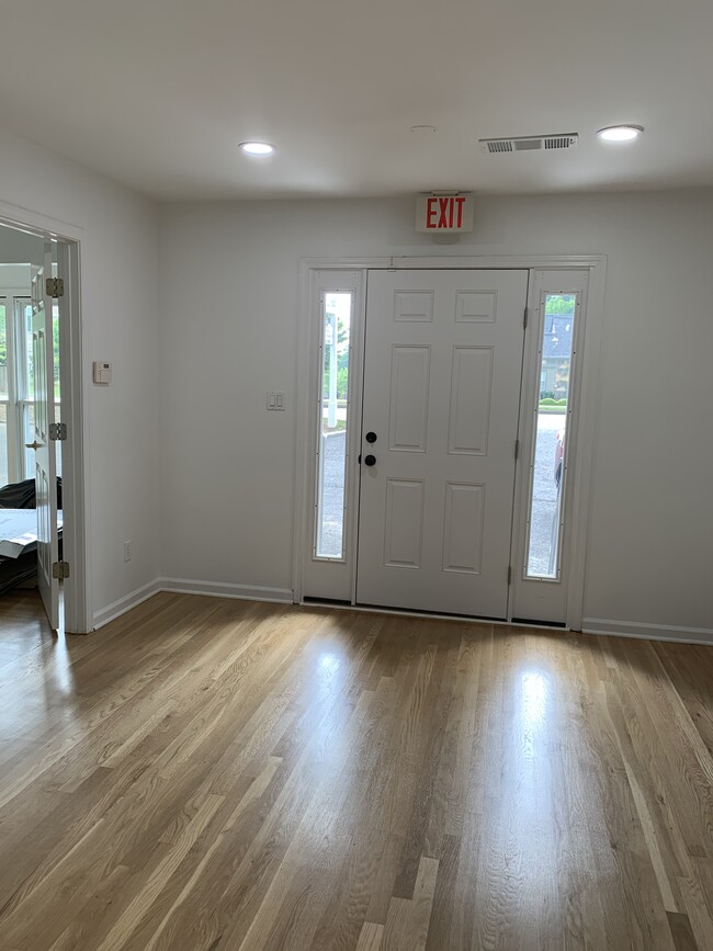 Building Photo - 3717 Chamblee Dunwoody Rd
