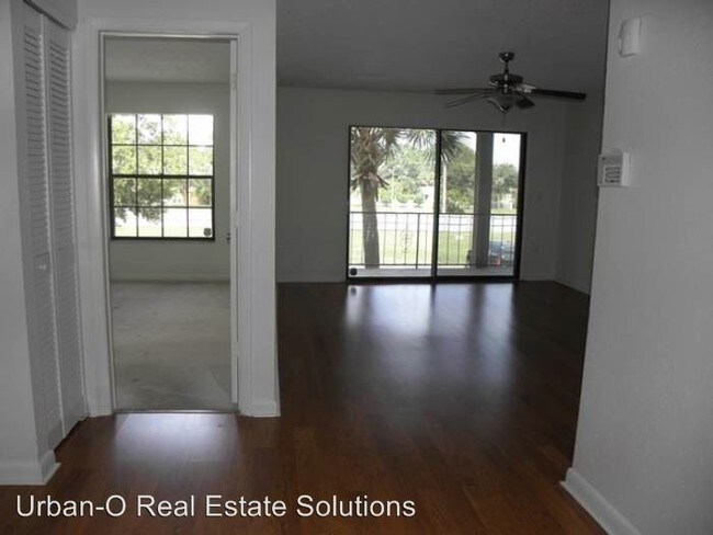 Building Photo - 6004 Village Cir