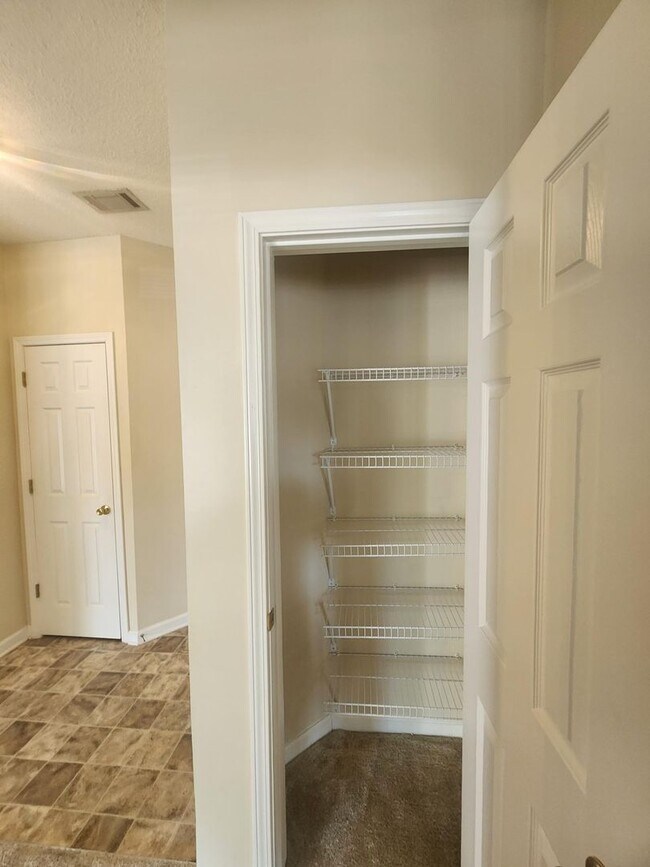 Building Photo - 140-202 Wexford Condominium