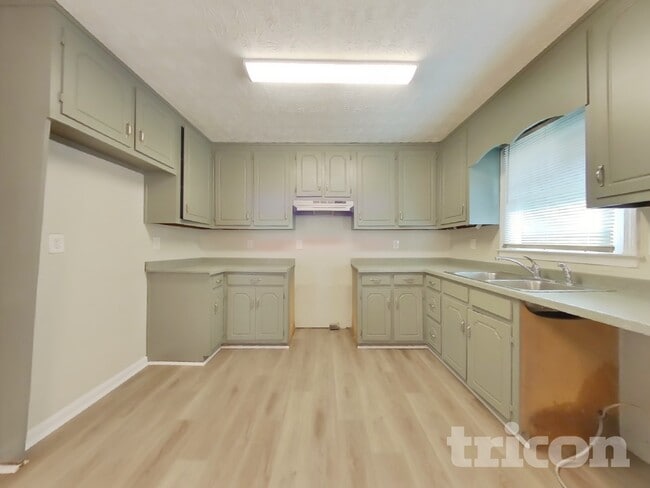 Building Photo - 55 6th Ave