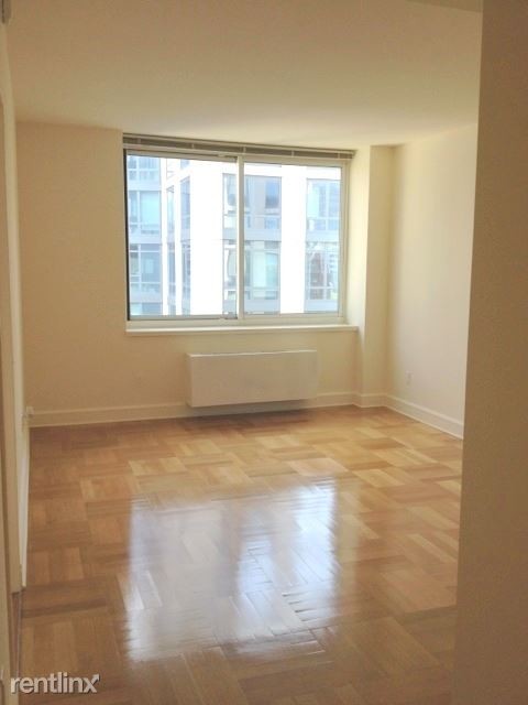 Building Photo - 1 br, 1 bath Apartment - 400 W 62nd St