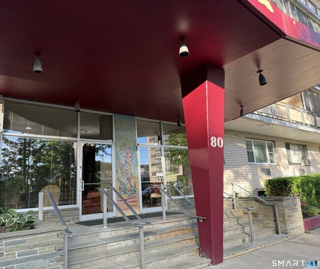 Building Photo - 80 Cartright St