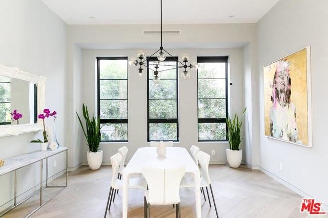 Foto principal - 636 N Kilkea Dr