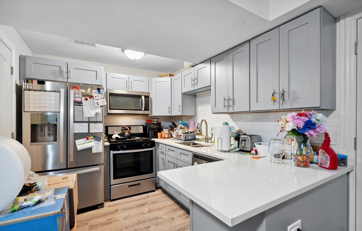 Foto principal - 1359 N Rockwell St