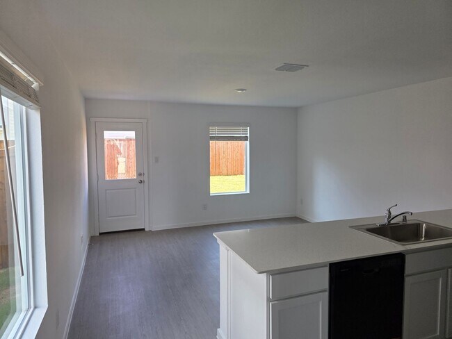Foto del edificio - "Feel Right at Home – Modern 3 Bed, 2.5 Bath in Foree Ranch"