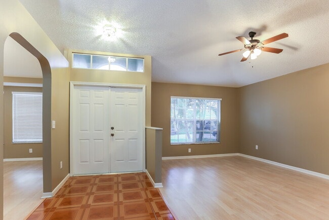 Building Photo - 9711 SW 16th Ct