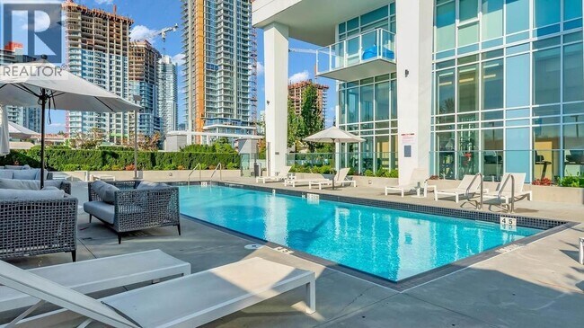 Photo du bâtiment - 652 Whiting Way