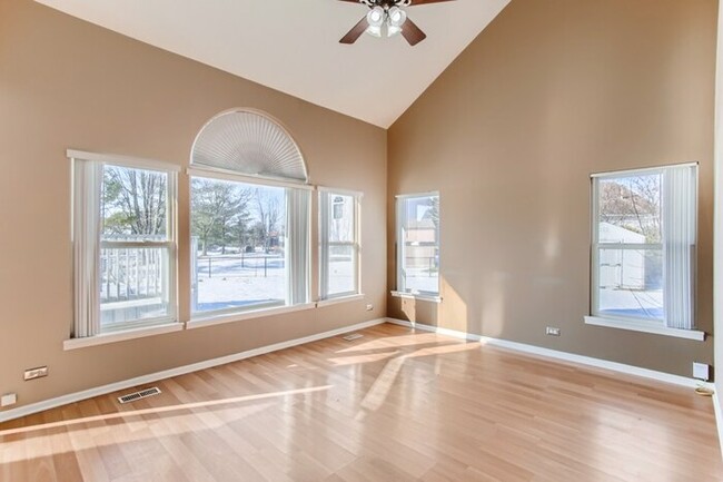 Building Photo - 3 Kaelynn Court, South Elgin, IL, 60177