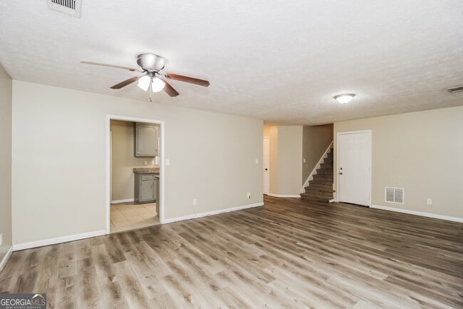 Foto del edificio - 5824 Stonehaven Dr NW
