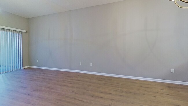 Foto del edificio - Renovated Condo in the heart of Mandarin