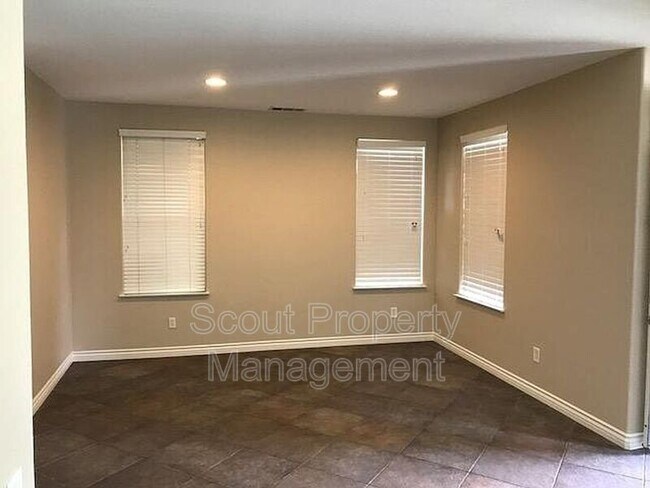 Foto del edificio - 28770 Oak Park Ln