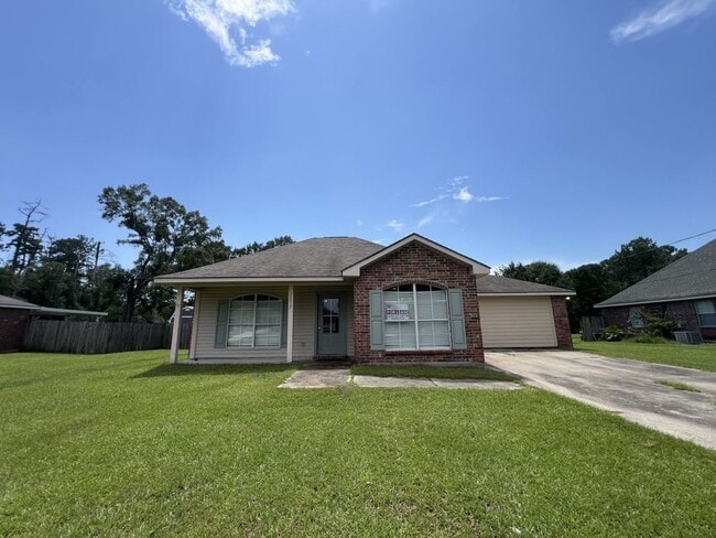 Building Photo - Charming 4-Bedroom Home with Large Backyar...