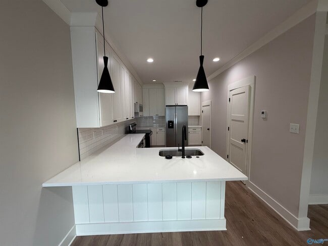 Building Photo - 14 Walnut St NE