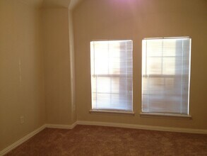 Building Photo - 1001 Krenek Tap Rd