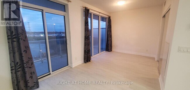 Photo du bâtiment - 56 Annie Craig Dr