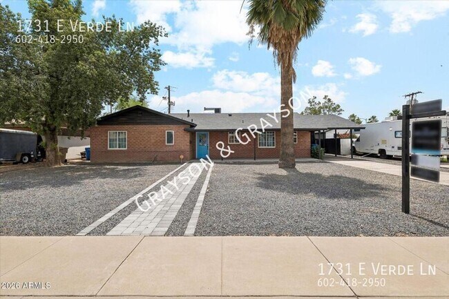Building Photo - Beautiful Brick Home in Phoenix