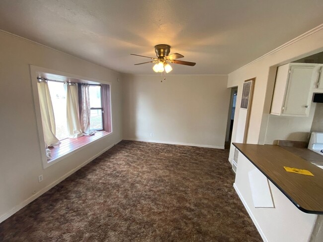 Building Photo - Super Cute 2 bedroom!