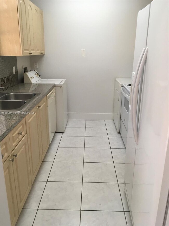 Building Photo - 5221 SW 139th Avenue Rd