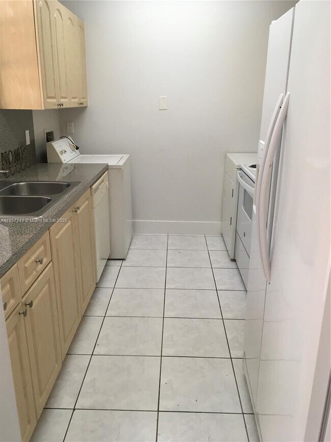 Foto del edificio - 5221 SW 139th Avenue Rd