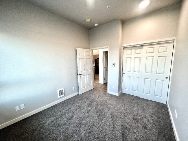 Building Photo - 2330 Yakima Ct