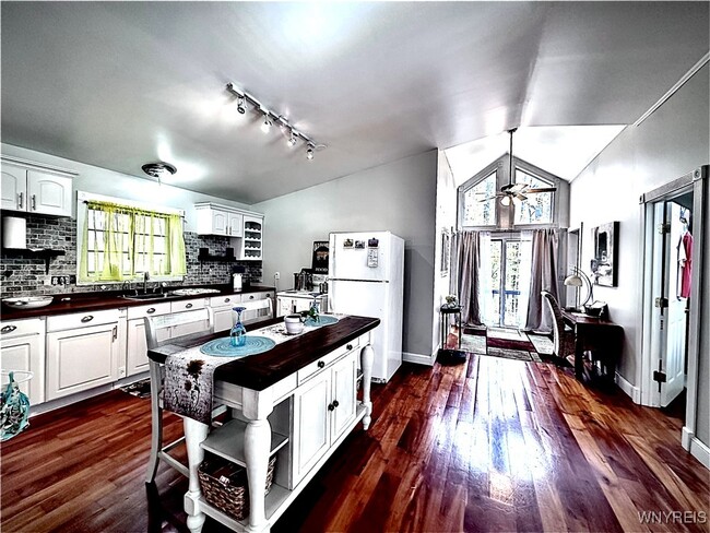 Foto del edificio - 6760 Schwartz Rd
