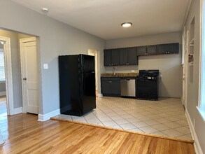 Building Photo - 5601-5607 W Wabansia Ave