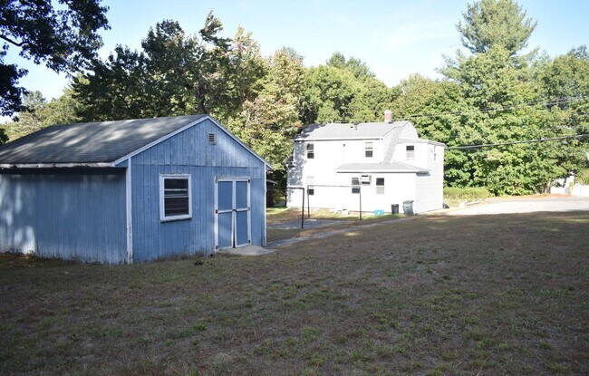 Building Photo - Newly Renovated 4 bedroom / 2 bathroom sin...