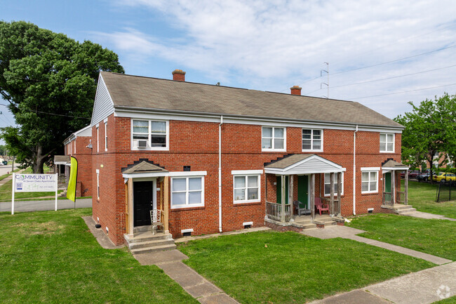 Building Photo - Seven Oaks Apartments