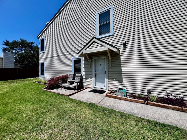 Foto del edificio - Ocean Lakes Living with Pools, Pickleball & a First-Floor Bedroom