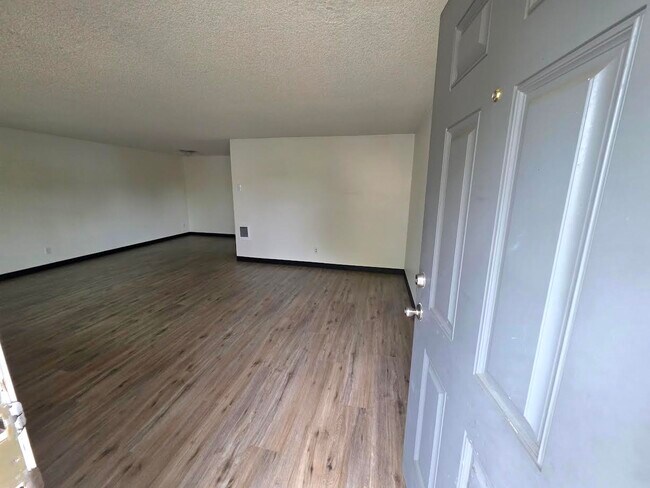 Foto del edificio - 256 Powell St E