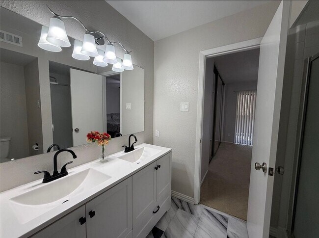Foto del edificio - 4565 N O'Connor Rd