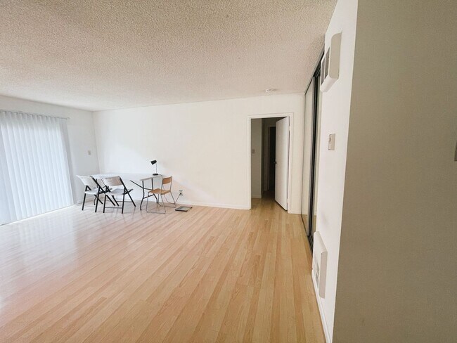 Foto del edificio - Resort like living in the prime location of San Mateo