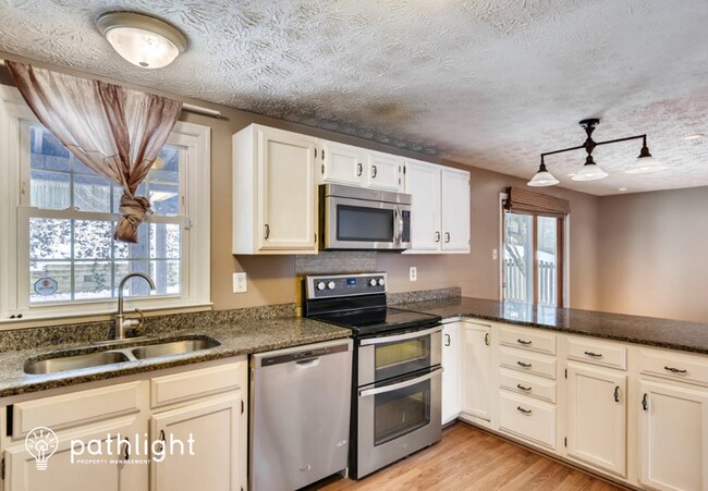 Building Photo - 3811 Cedarbrooke Pl