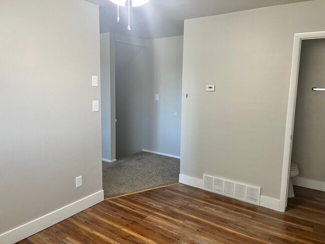 Building Photo - Pheasant Glen Town House #24