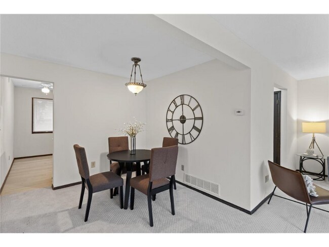 Foto del edificio - 2355 Dorland Pl