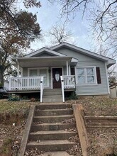 Building Photo - 803 S Vine Ave