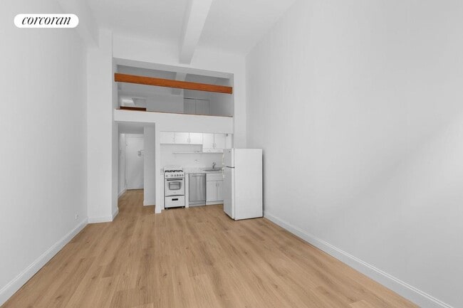 Building Photo - 352 E 62nd St