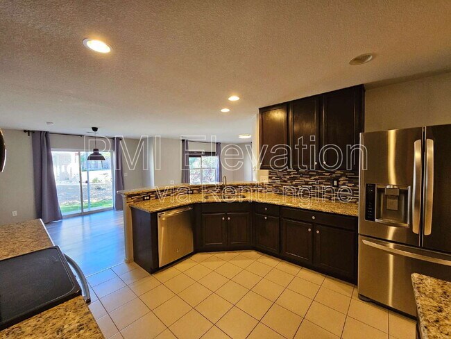 Foto del edificio - 12832 Mayfair Way