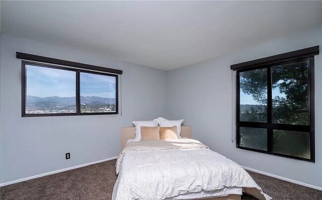 Foto del edificio - 2929 Waverly Dr