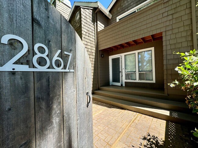 Foto del edificio - TENTATIVELY RENTED Two Bedroom Napa Condo ...