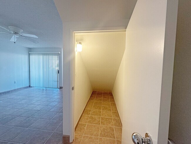 Foto del edificio - Kulana Knolls 1 bedroom townhome with TWO parking